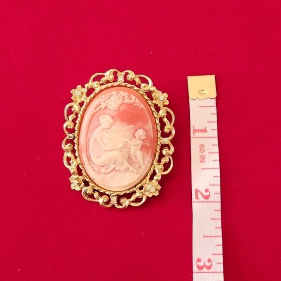 Vintage Victorian Gold Plated Revival Lady with Child Brooch Pin Pendant - Picture 3 of 3